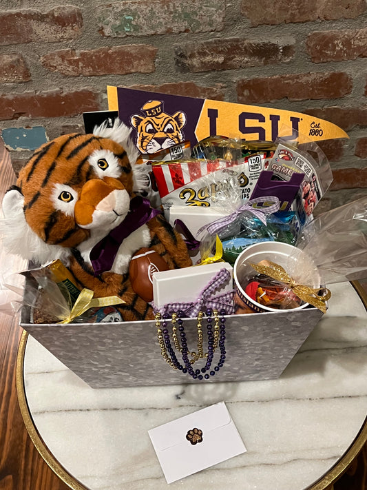 Welcome Back Tigers "LSU Vintage Vibes" Gal Box